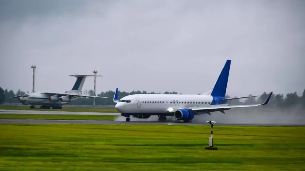 Can A Plane Take Off In The Rain? Bad Weather Flying - All Roads